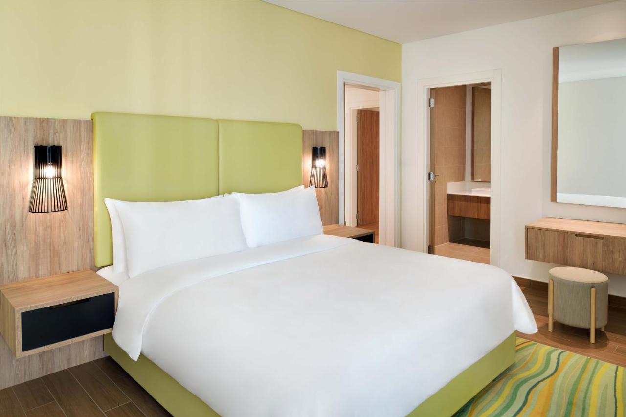 Element By Westin City Center ドーハ エクステリア 写真 A typical bedroom at an extended stay hotel