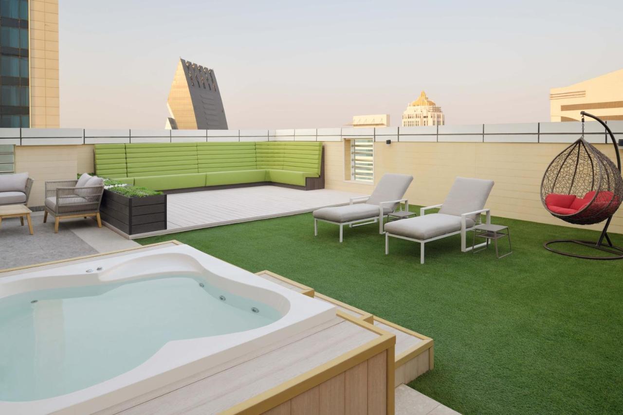 Element By Westin City Center ドーハ エクステリア 写真 Rooftop pool at the hotel