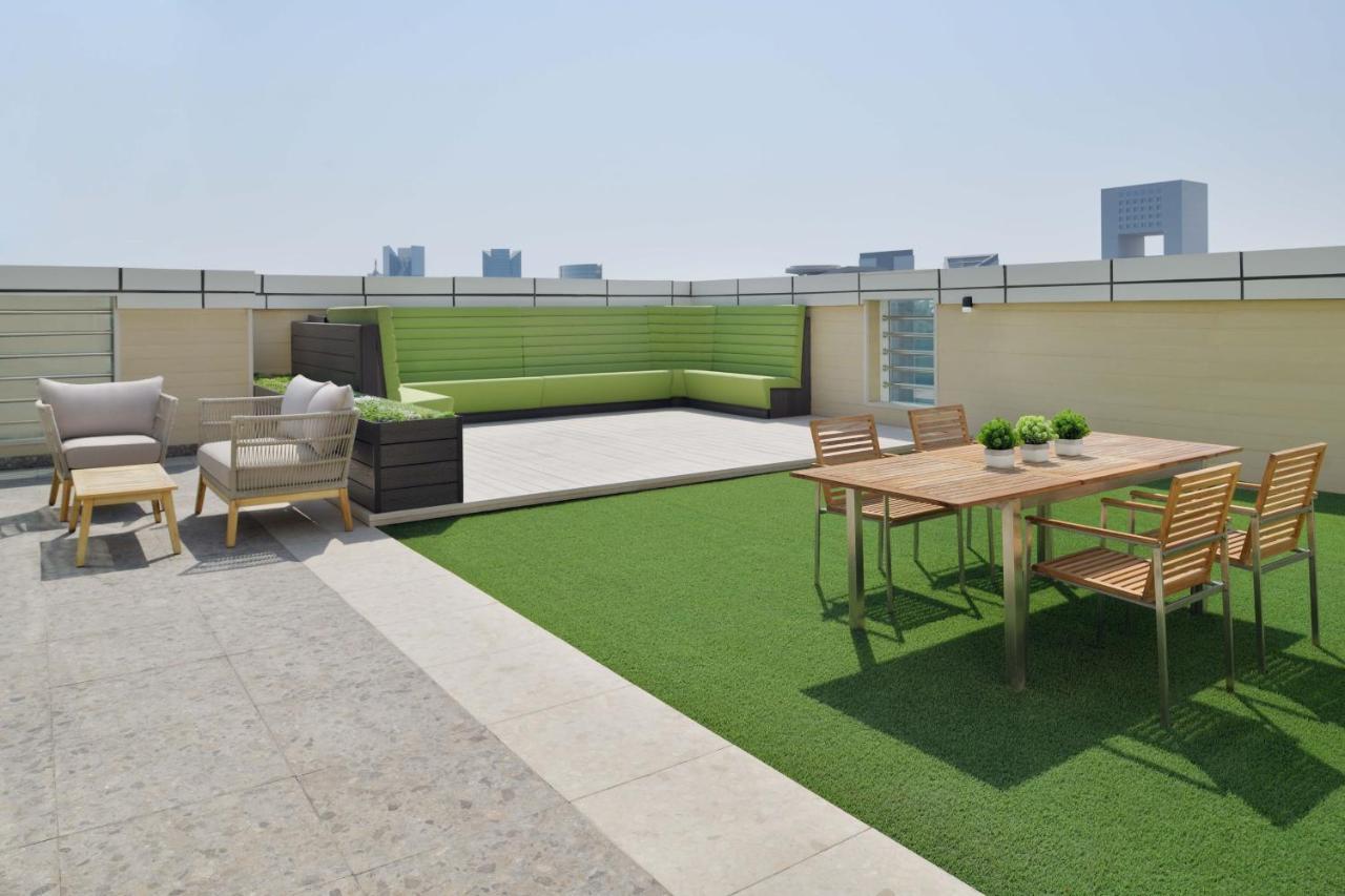 Element By Westin City Center ドーハ エクステリア 写真 Artificial grass on a rooftop