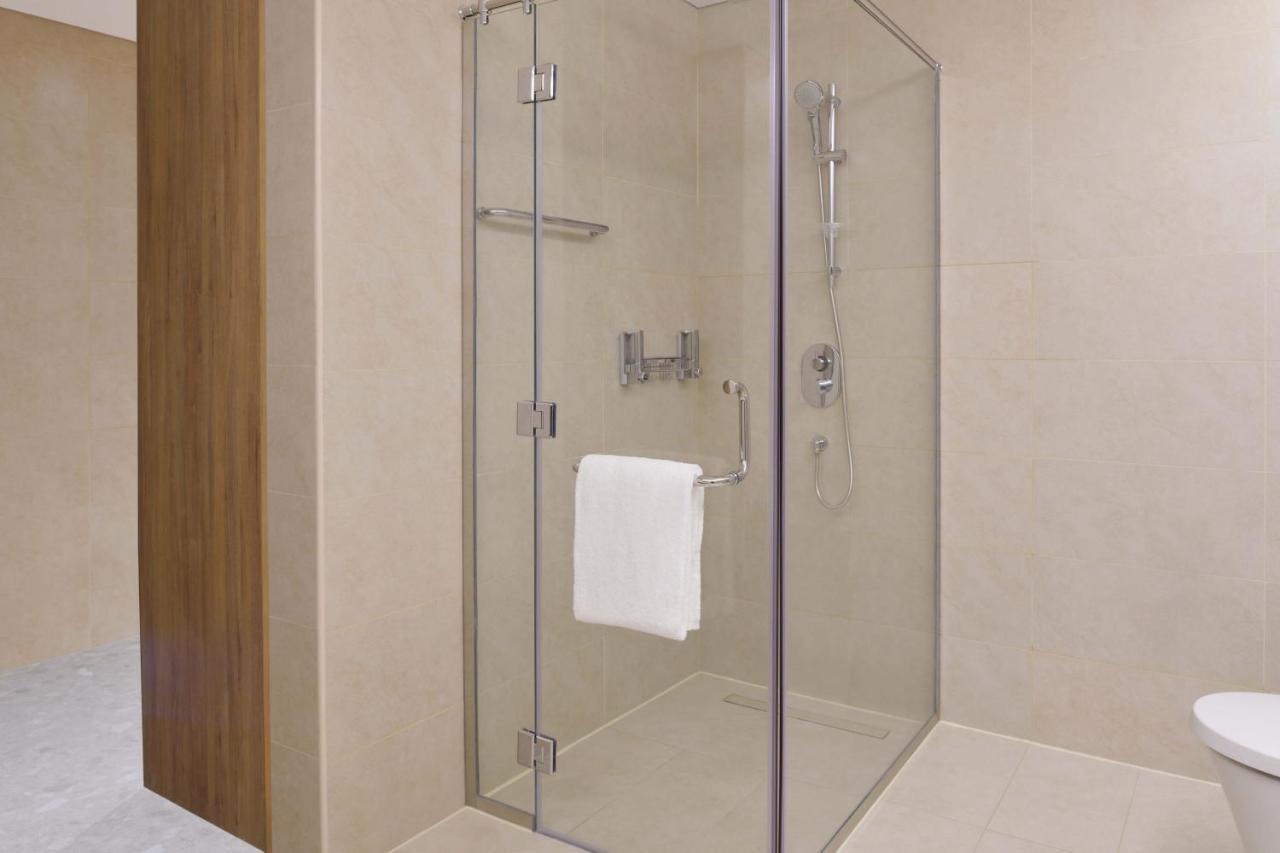 Element By Westin City Center ドーハ エクステリア 写真 A shower enclosure